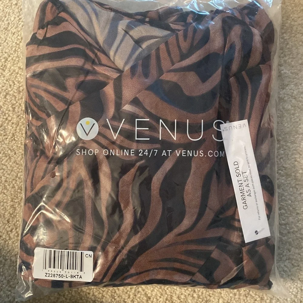 Venus NWT in bag animal print top and skirt set XS or large left - Picture 6 of 8